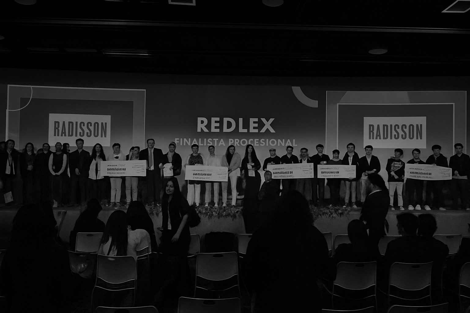 Equipos ganadores del Tec InnovAction Lab 2025 con sus reconocimientos