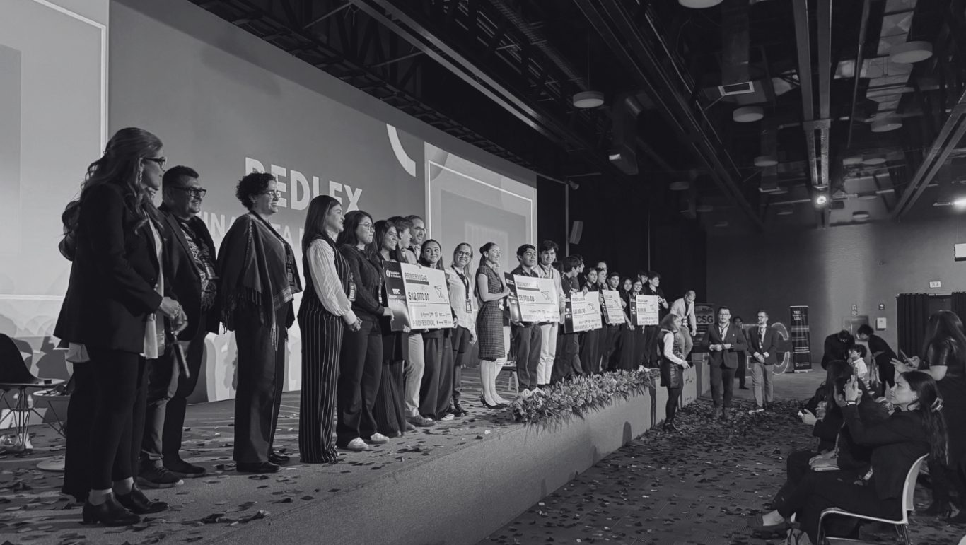 Foto grupal al cierre de la premiación